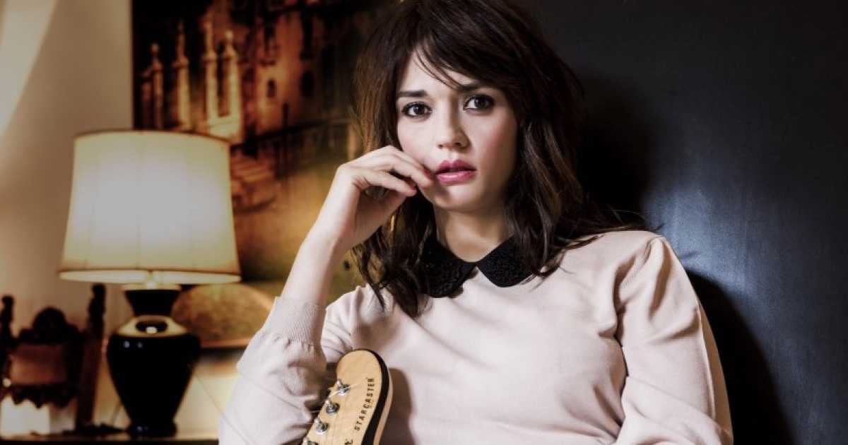 Carmen Consoli al Petruzzelli: tra mare e sirene un concerto acustico tutto al femminile